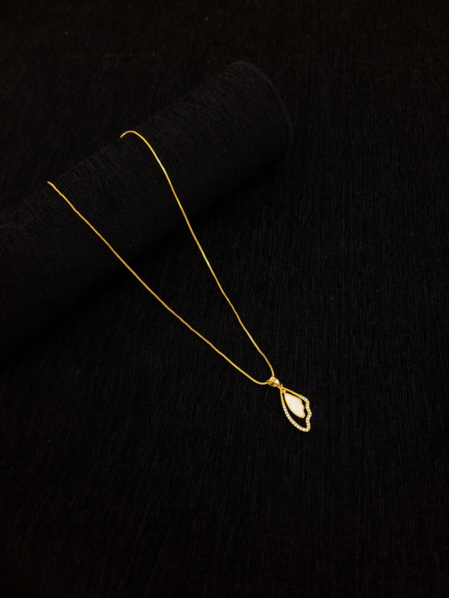 Resin Pendent Chain- IV