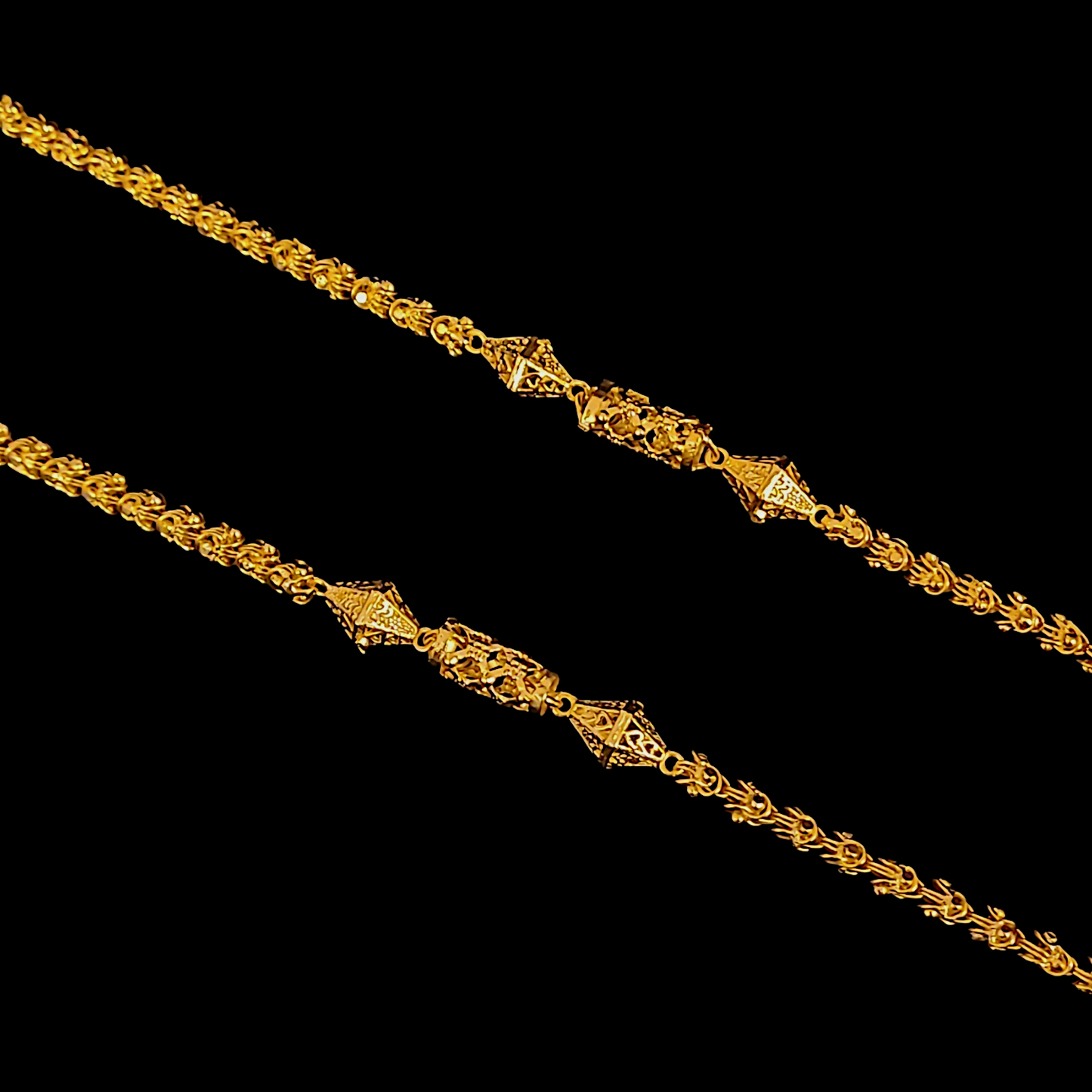 Bakul Pipe Ball Chain