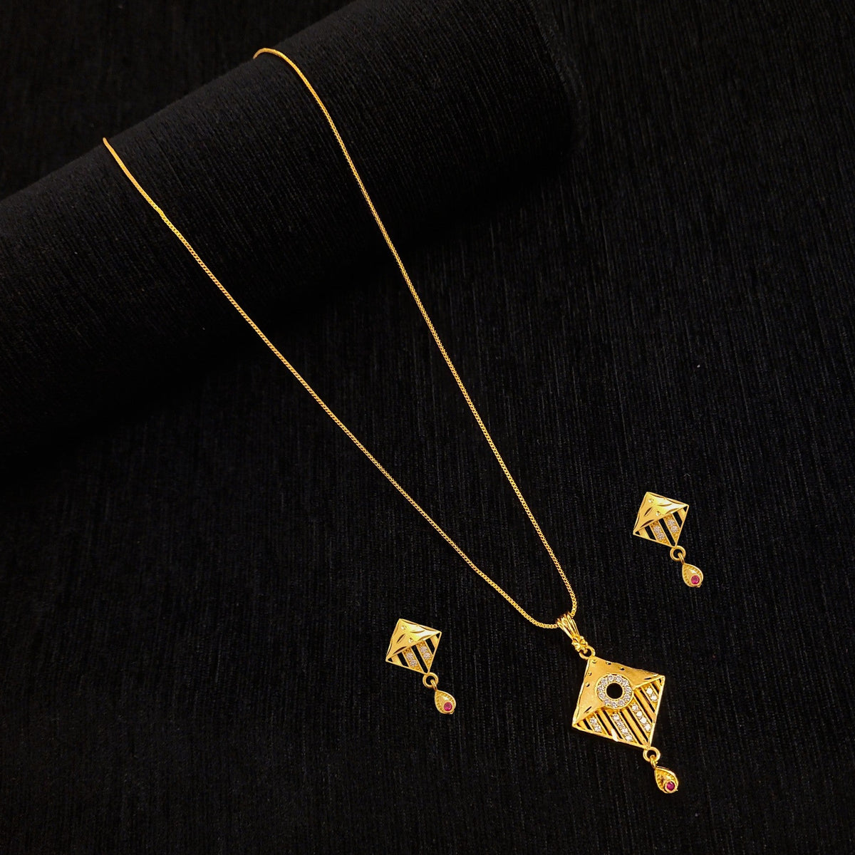 Diamond Cut Pendent Set