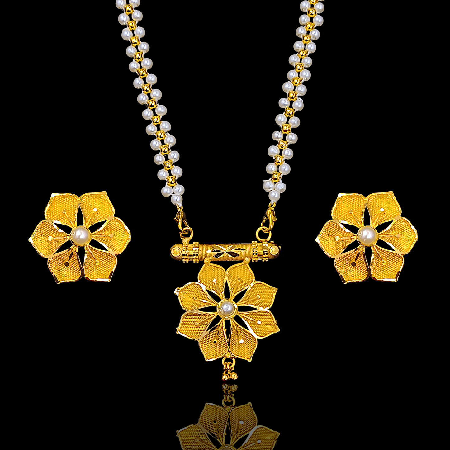 Choras Flower Locket Set With Pearl Chain