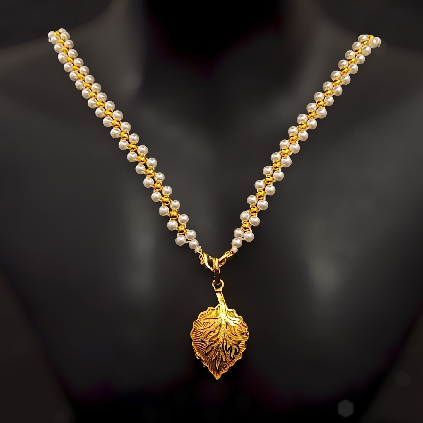 Single Leaf Locket With Pearl Chain