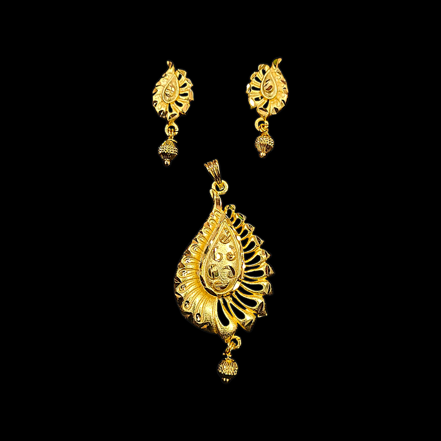 Golden Shankh Locket Set