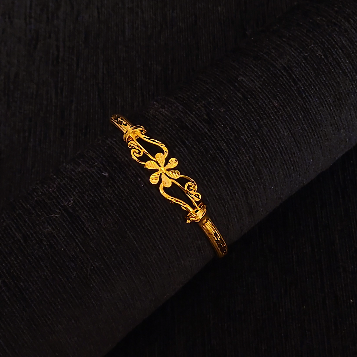 Flower Noa Bangle
