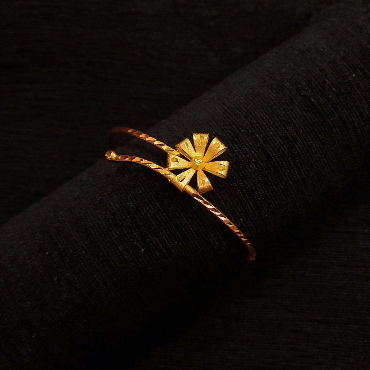 Flower Single Lap Bangle