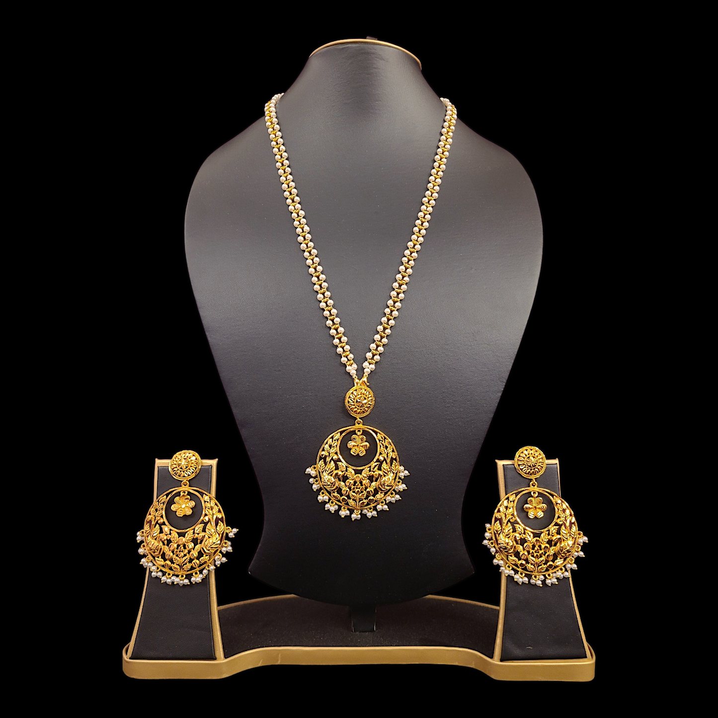 Pearl Kanbala Design Locket Set