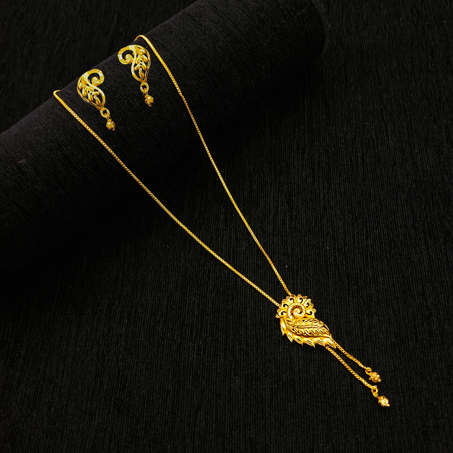 Feather Peacock Tie Chain