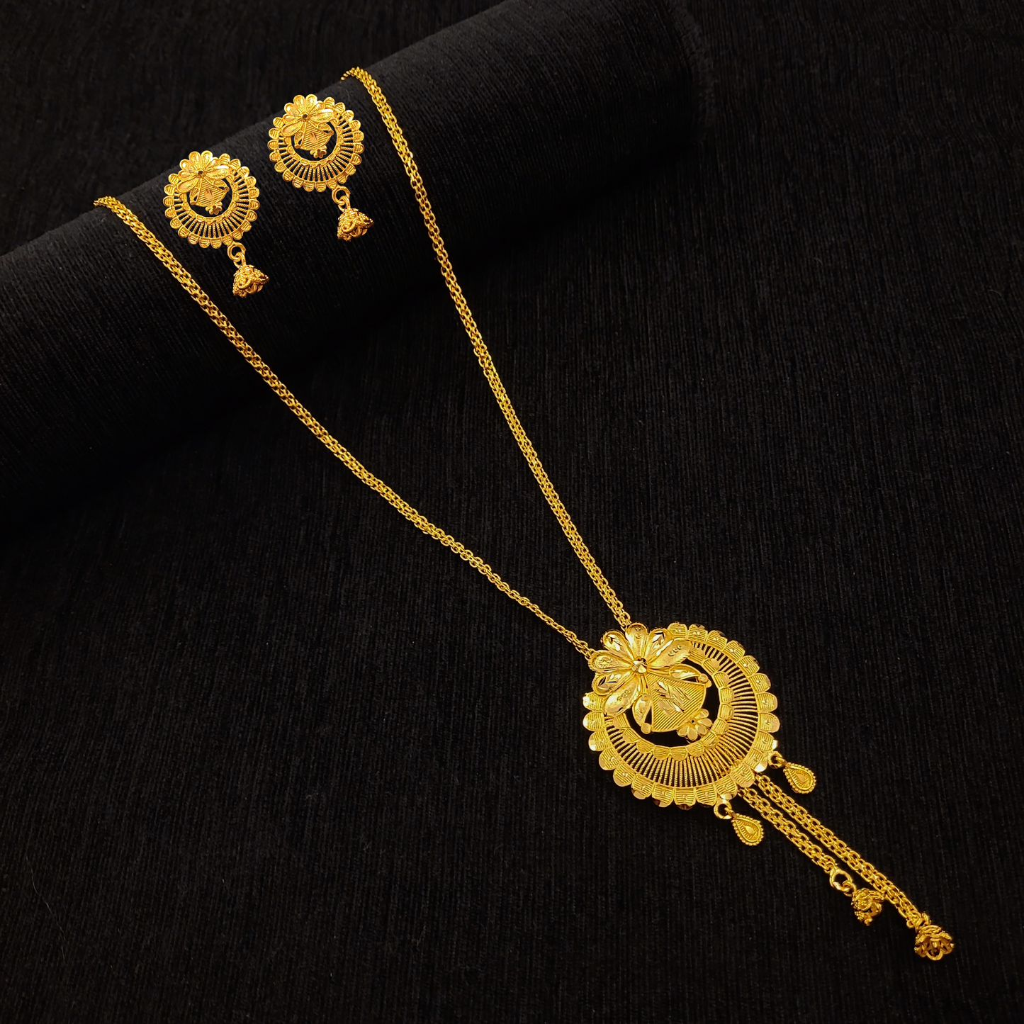Half Moon Latkan Tie Chain