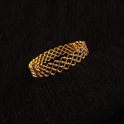 Sleek Cross Bracelet Chur (Openable)
