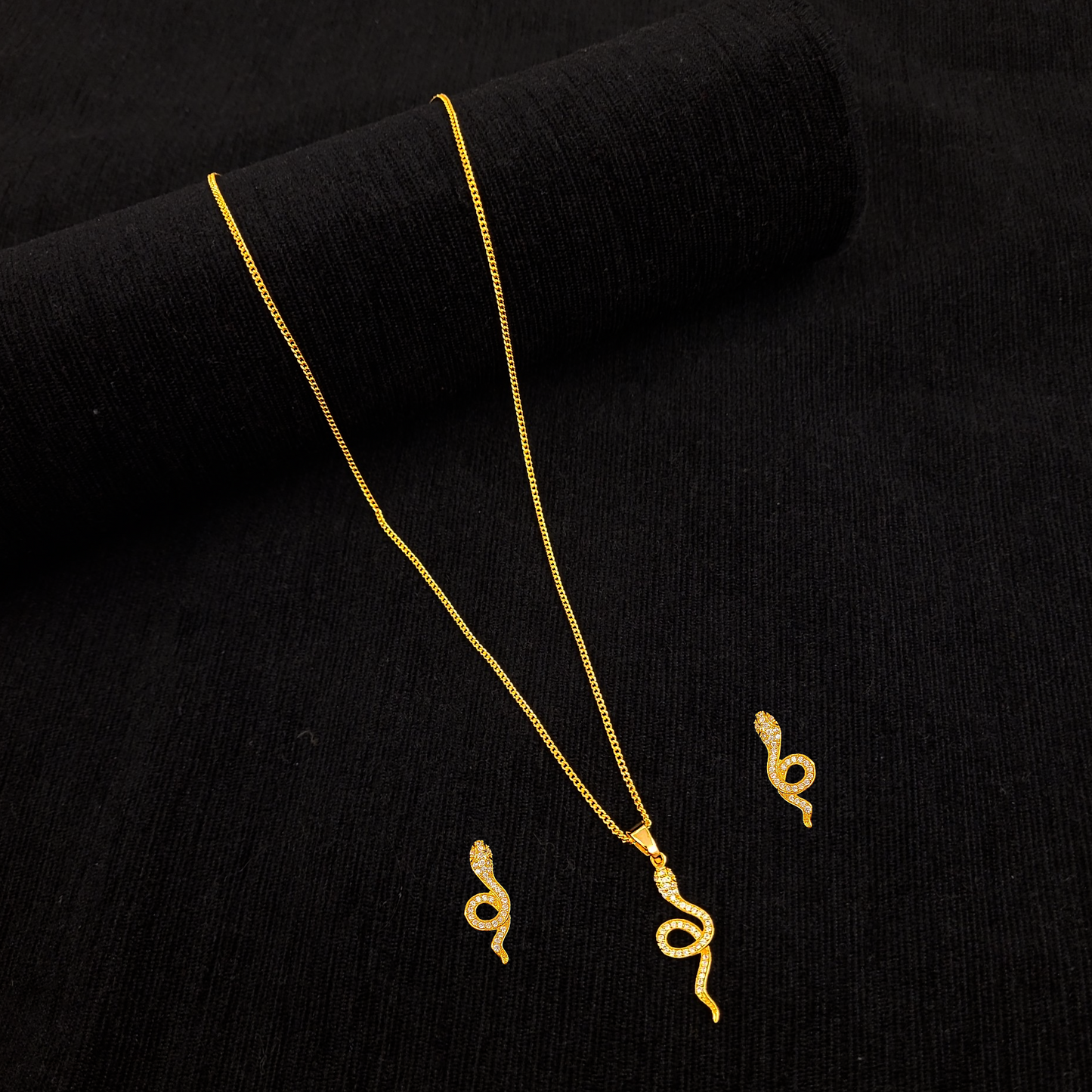 Kamolika Pendent Chain Set