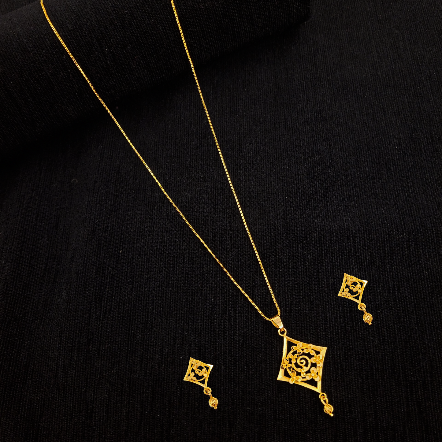 Diamond Cut Locket Chain Set