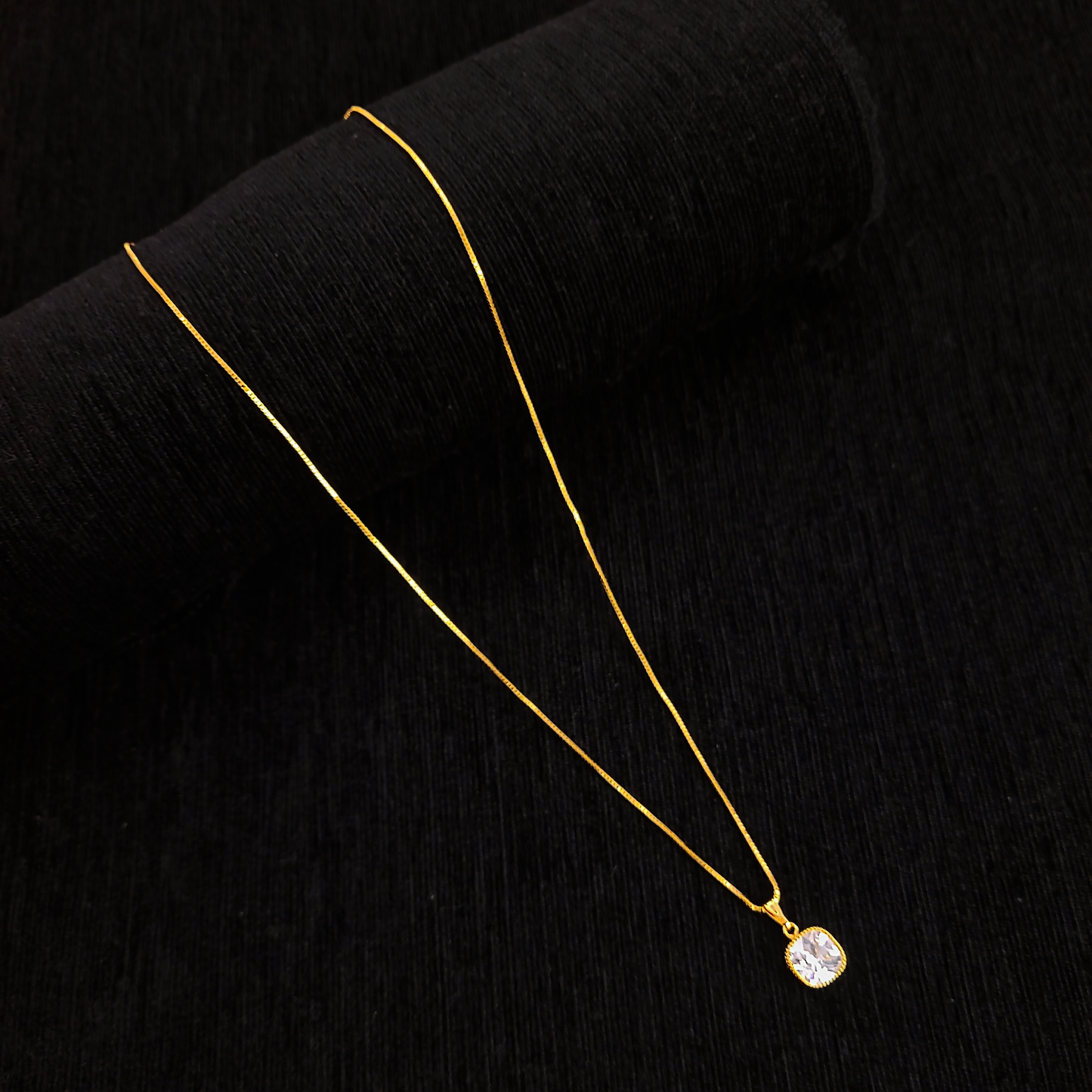 Single Stone Pendent Chain