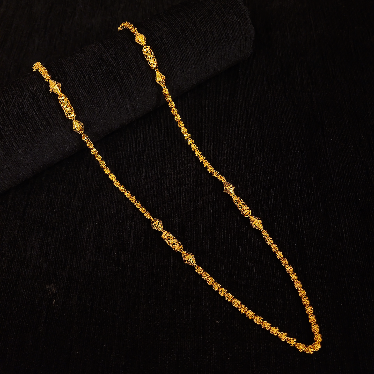 Bakul Pipe Ball Chain