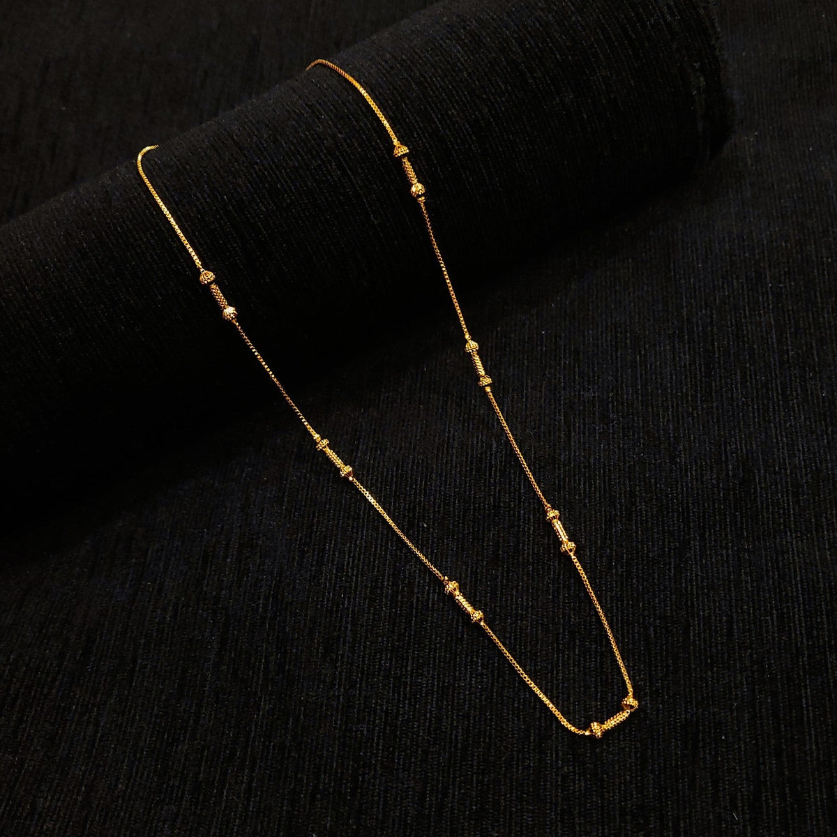Sleek Pipe Ball Chain