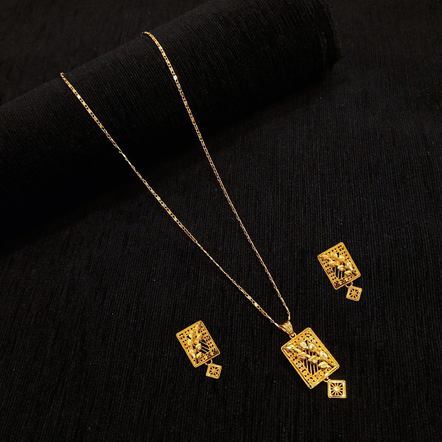Square Leaf Pendent Chain Set