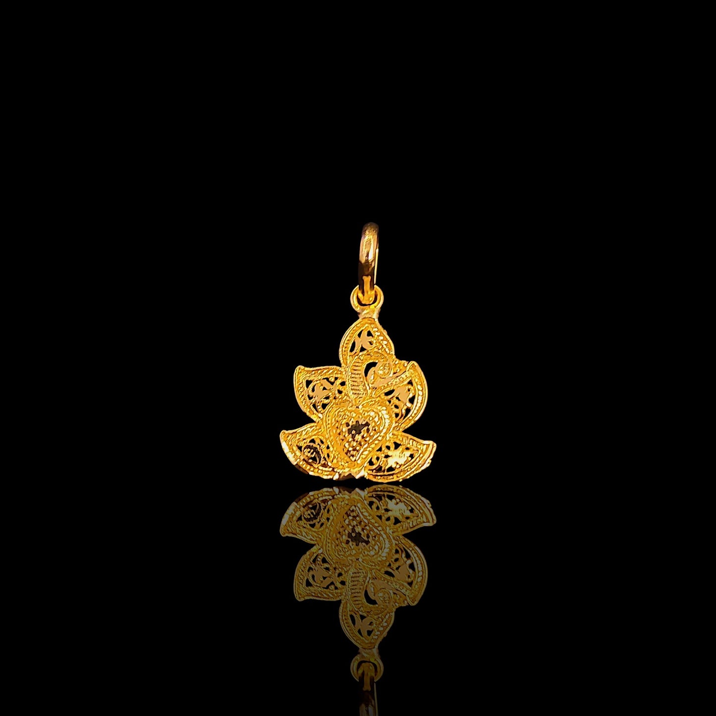 Small Daily Wear Pendent - V
