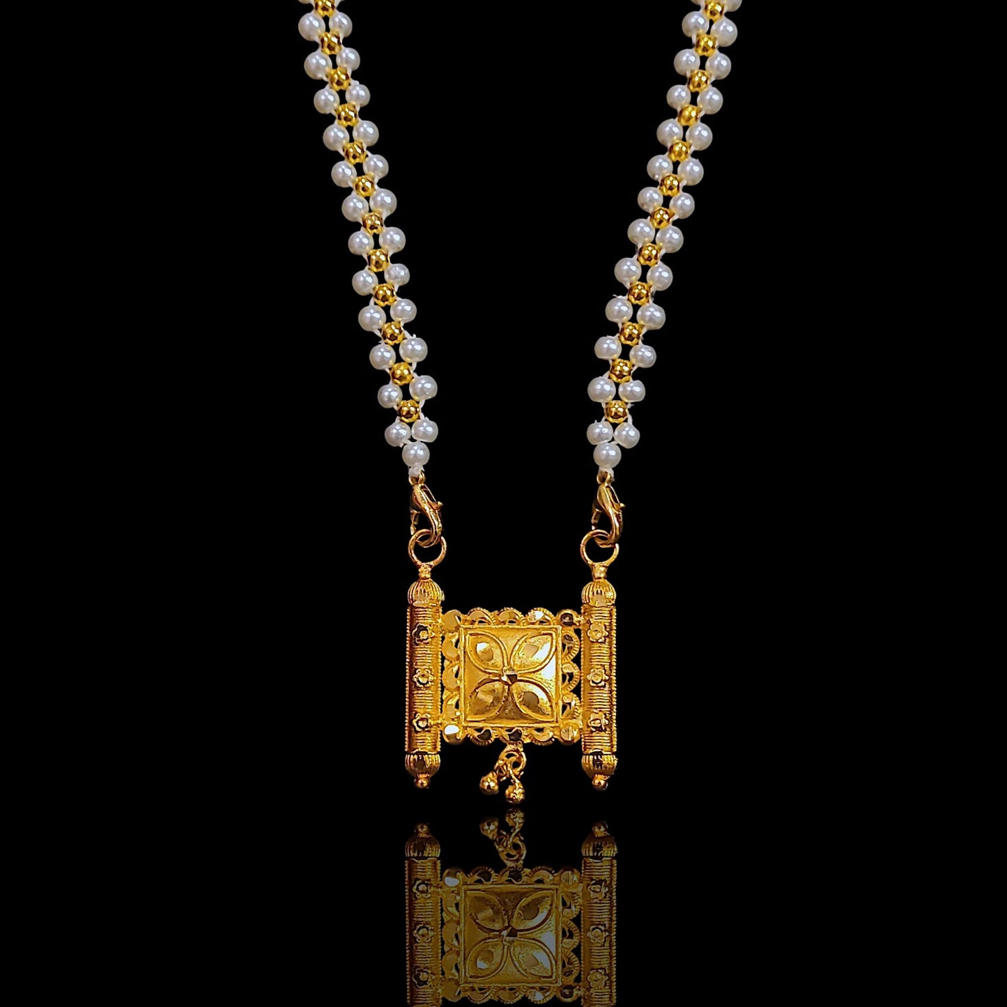 Sqaure Temple Locket Set With Pearl Chain
