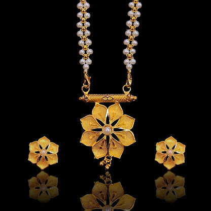 Choras Flower Locket Set With Pearl Chain