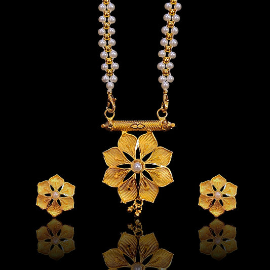 Choras Flower Locket Set With Pearl Chain