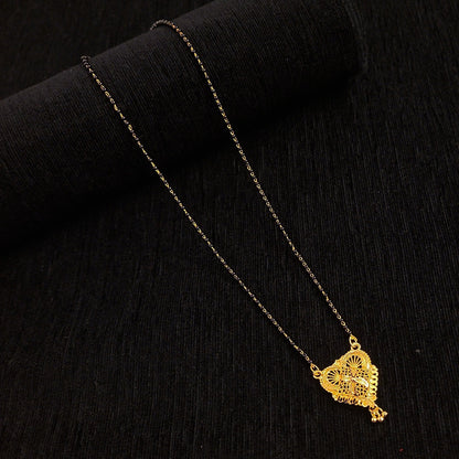 Small Golden Pendent Single String Mangalsutra