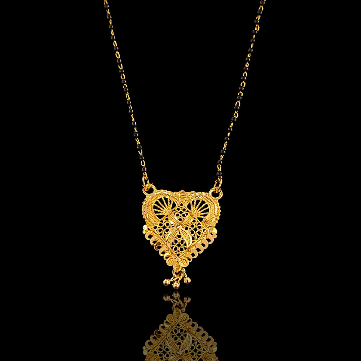Small Golden Pendent Single String Mangalsutra