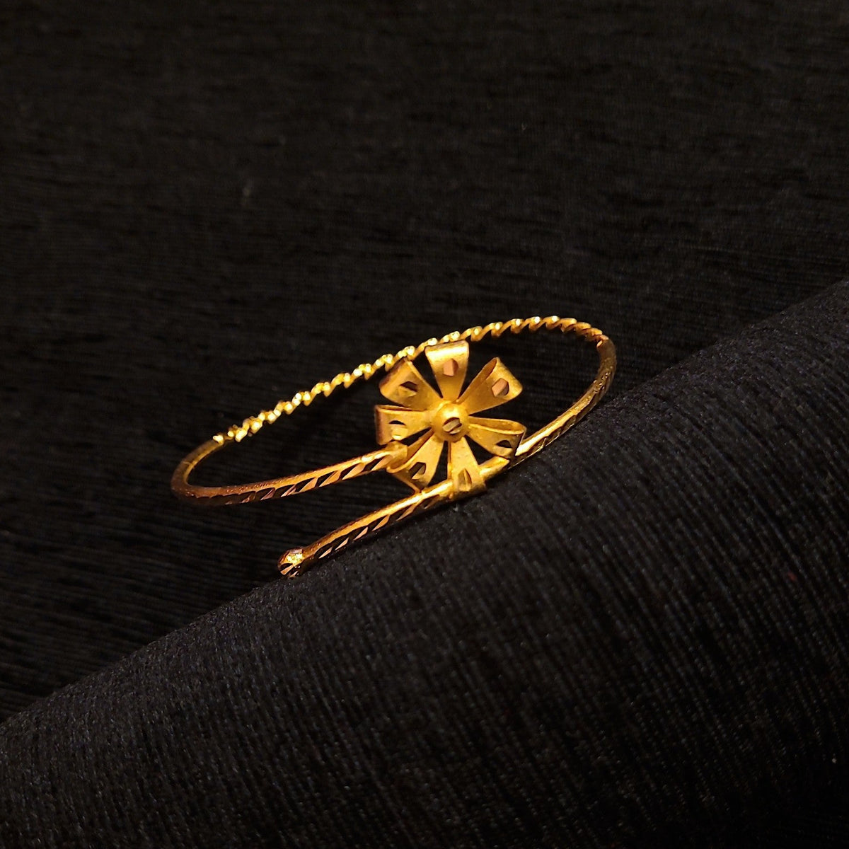 Flower Single Lap Bangle