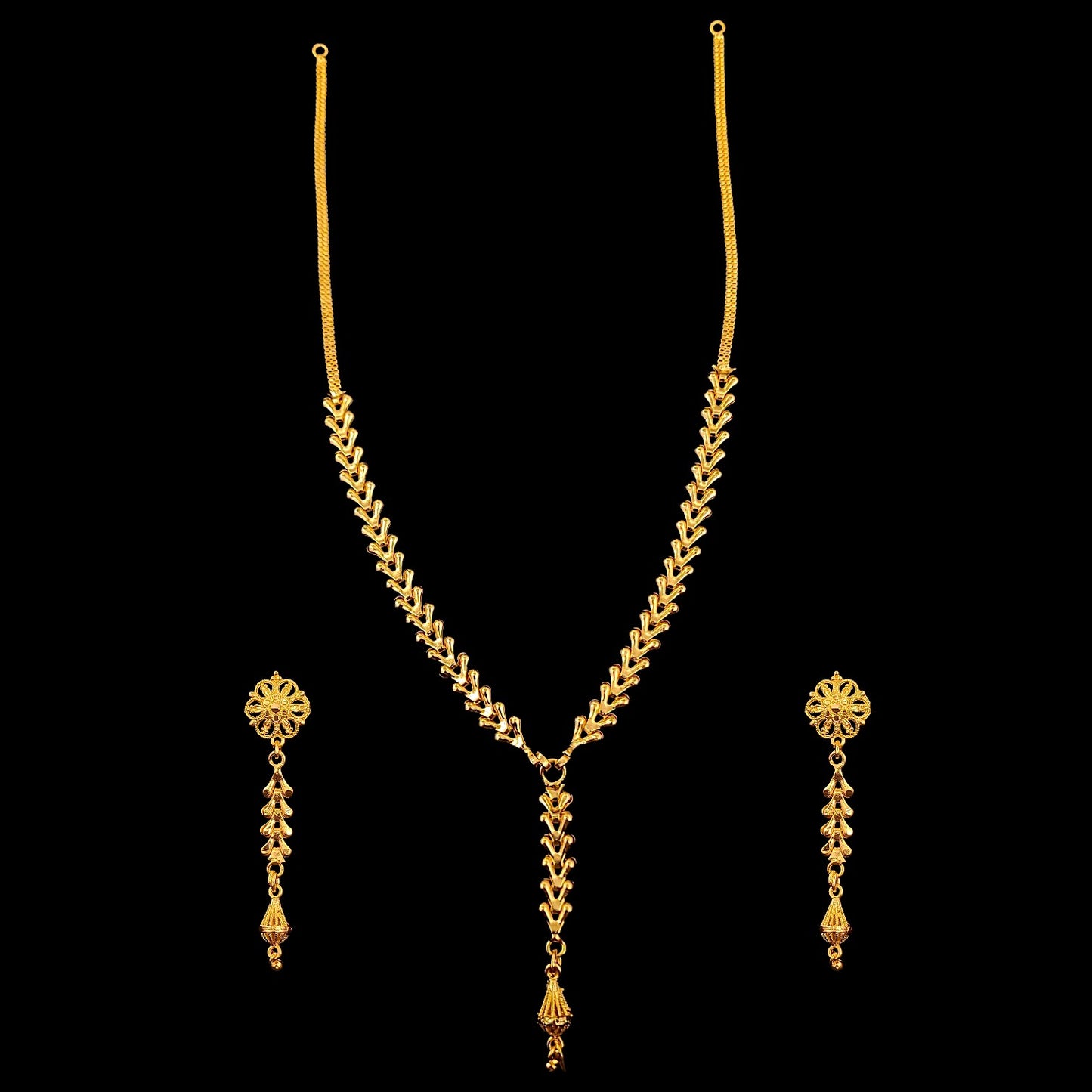 Sleek Triple Line Leaf Necklace Set