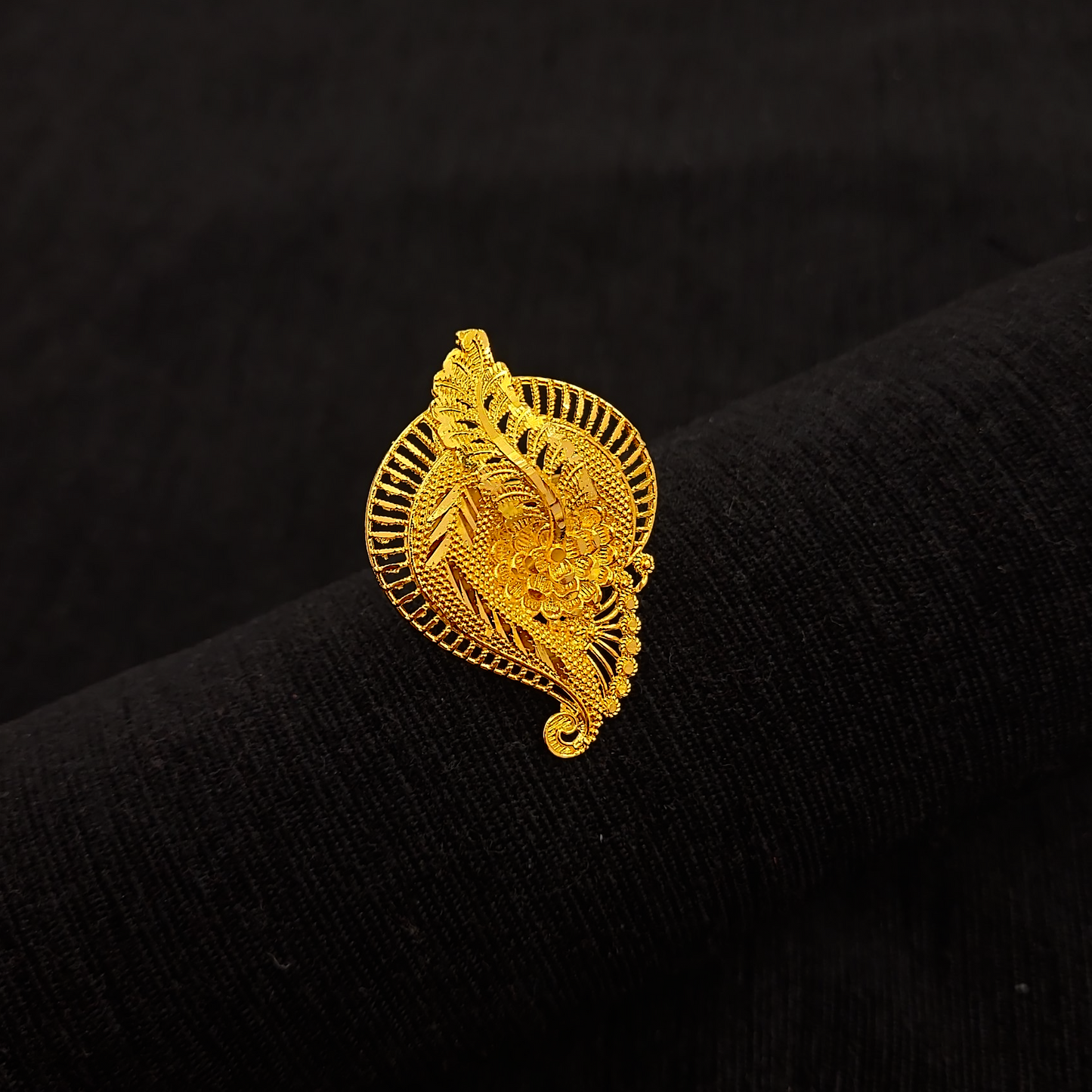 Adjustable Shankh Flower Ring