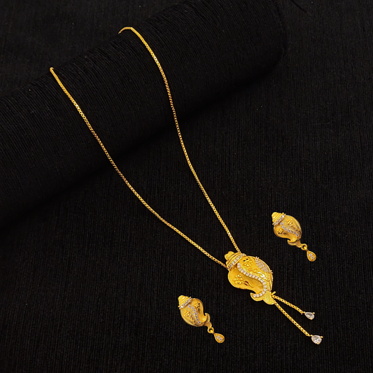 Golden Shankh Tie Chain Set