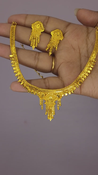 Sleek Sabeki Necklace Set