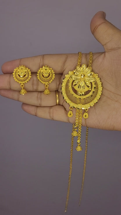 Half Moon Latkan Tie Chain