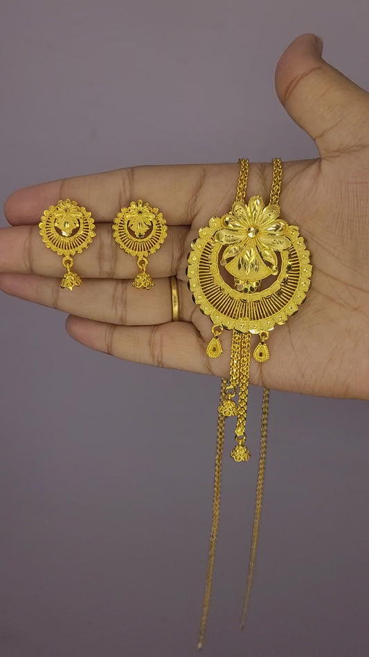 Half Moon Latkan Tie Chain